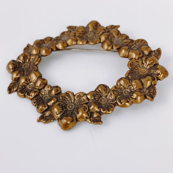 Vintage 1940s 1950s Brooch Gold Tone Dogwood Flower Wreath Mid Century Pin - Picture 5 of 9